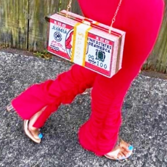 Red set - Picture 3 of 3